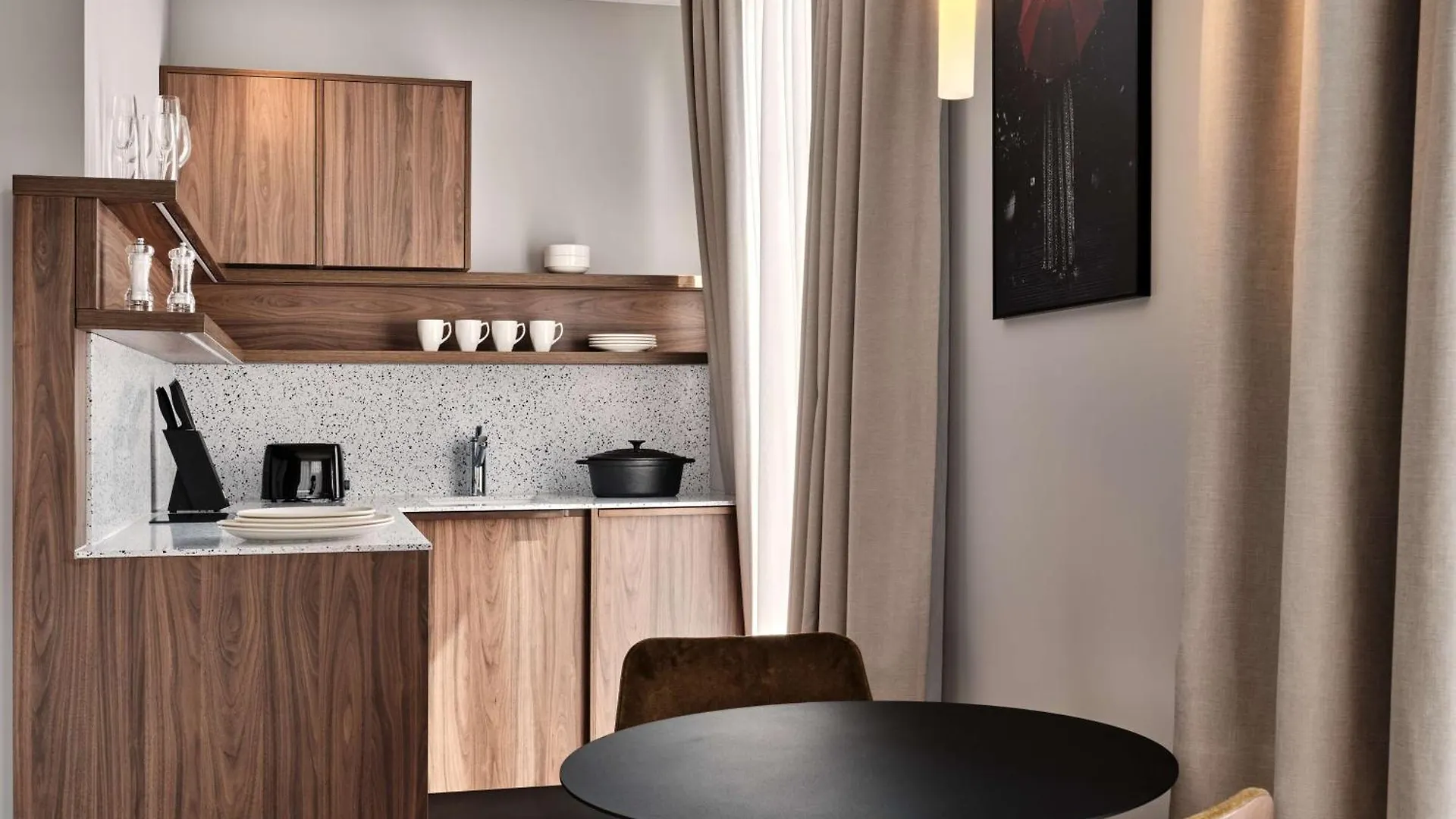 Radisson Red Hotel & Radisson Red Apartments, كراكوفيا