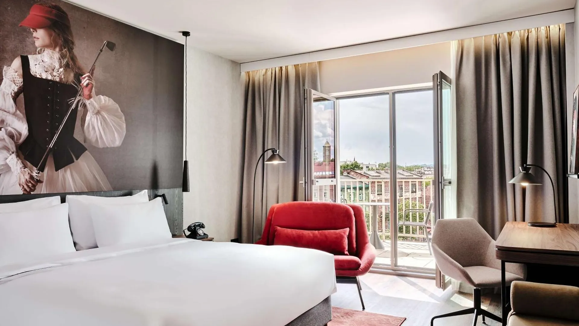 Radisson Red Hotel & Radisson Red Apartments, クラクフ
