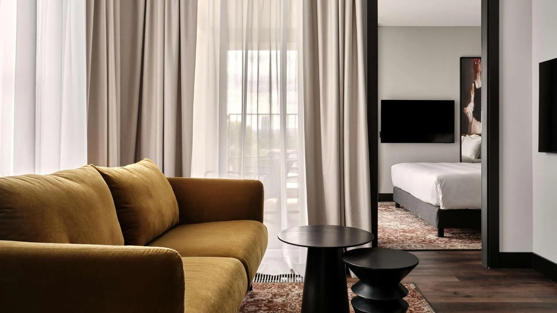 Radisson Red Hotel & Radisson Red Apartments, クラクフ
