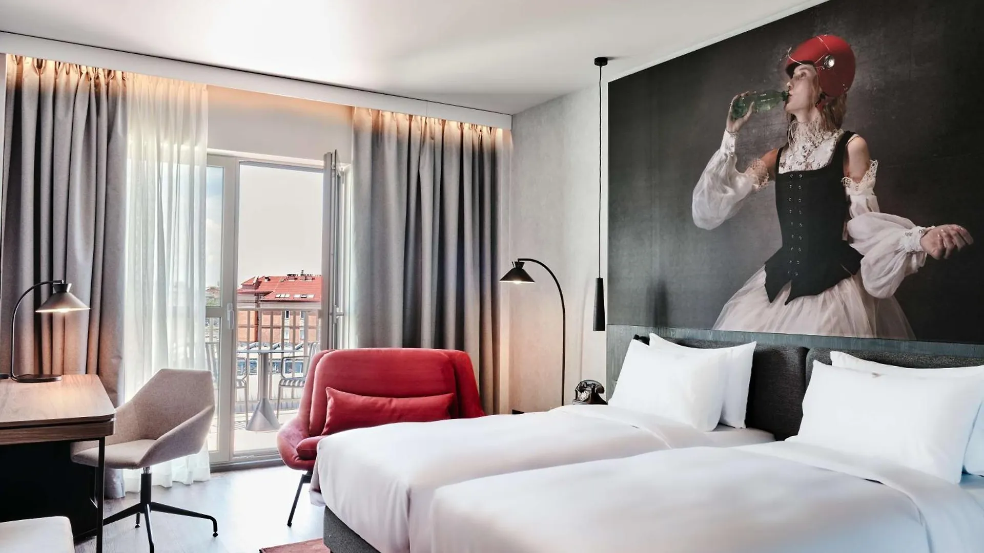 Radisson Red Hotel & Radisson Red Apartments, كراكوفيا 4*,