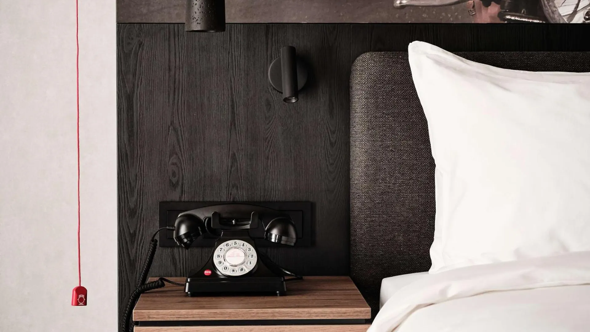 Radisson Red Hotel & Radisson Red Apartments, كراكوفيا 4*,