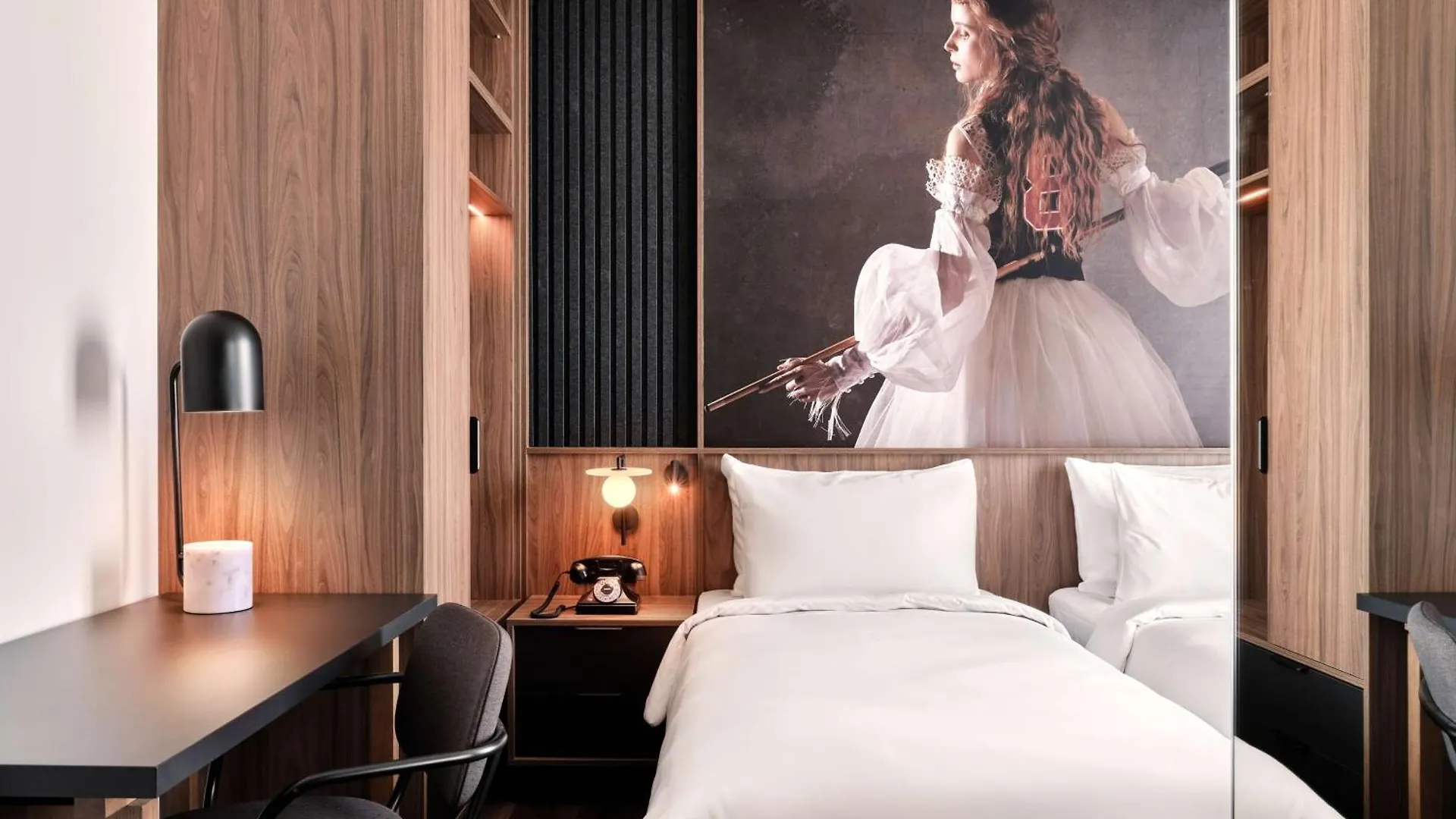 Radisson Red Hotel & Radisson Red Apartments, クラクフ