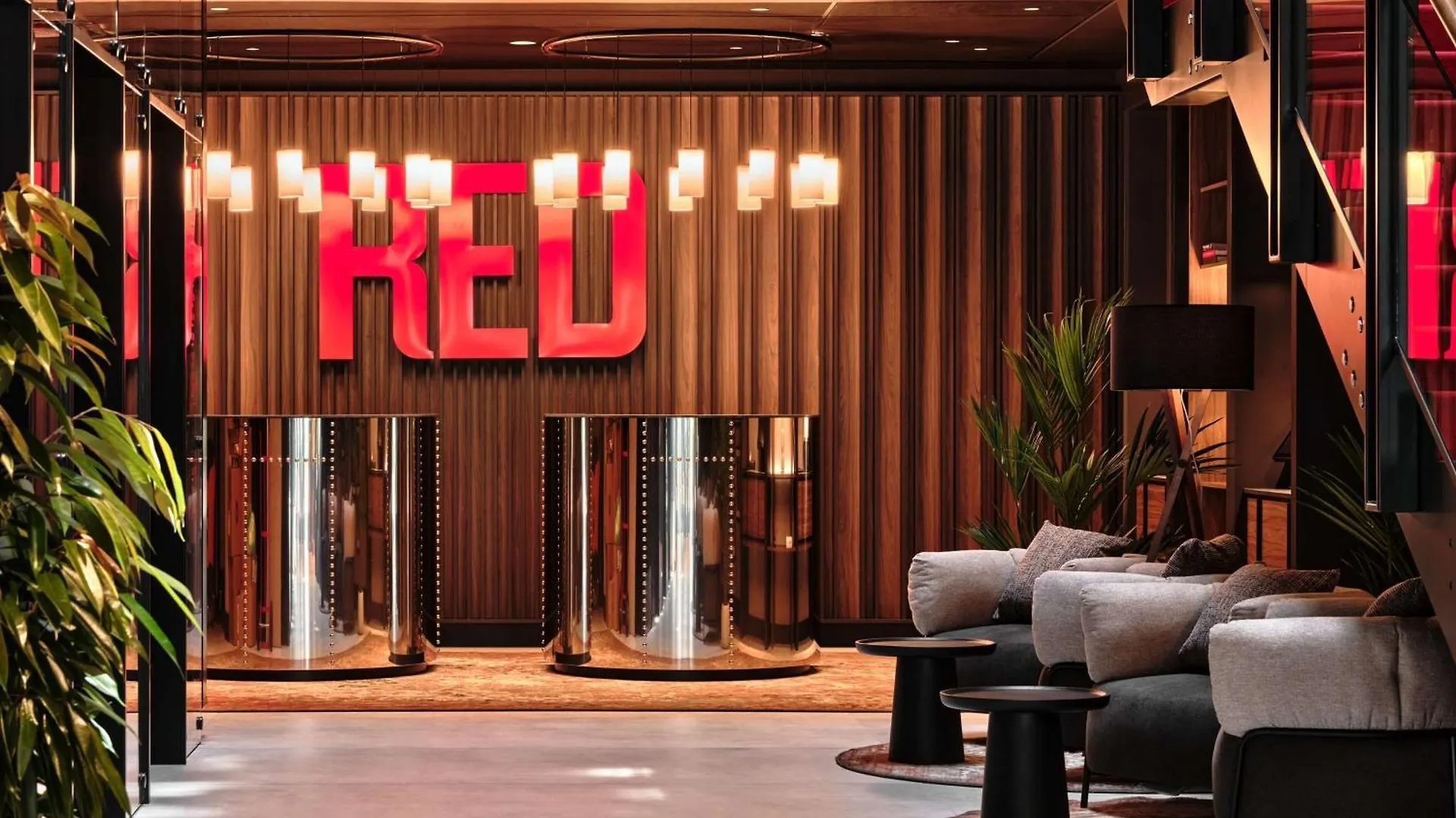 Radisson Red Hotel & Radisson Red Apartments, クラクフ